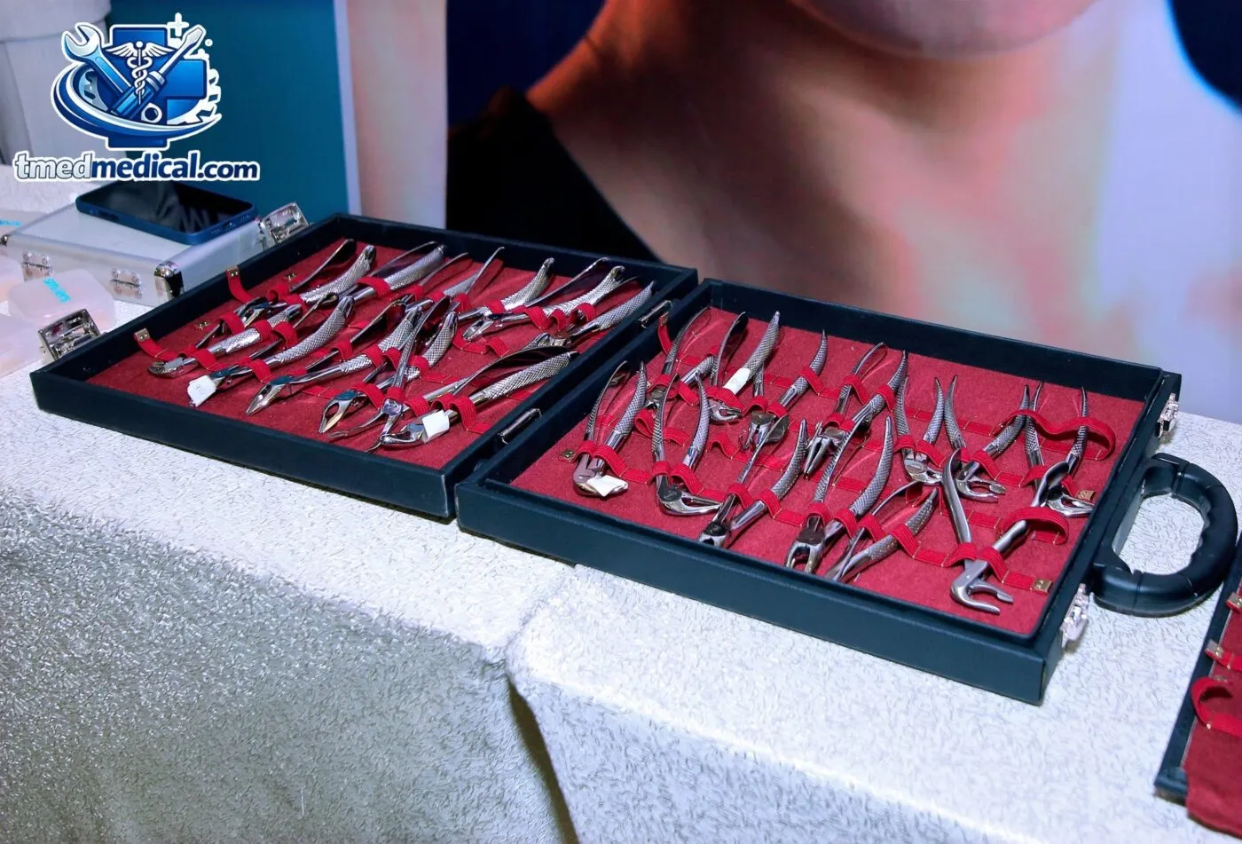 các loại dụng cụ nha khoa phổ biến trong phòng khám răng