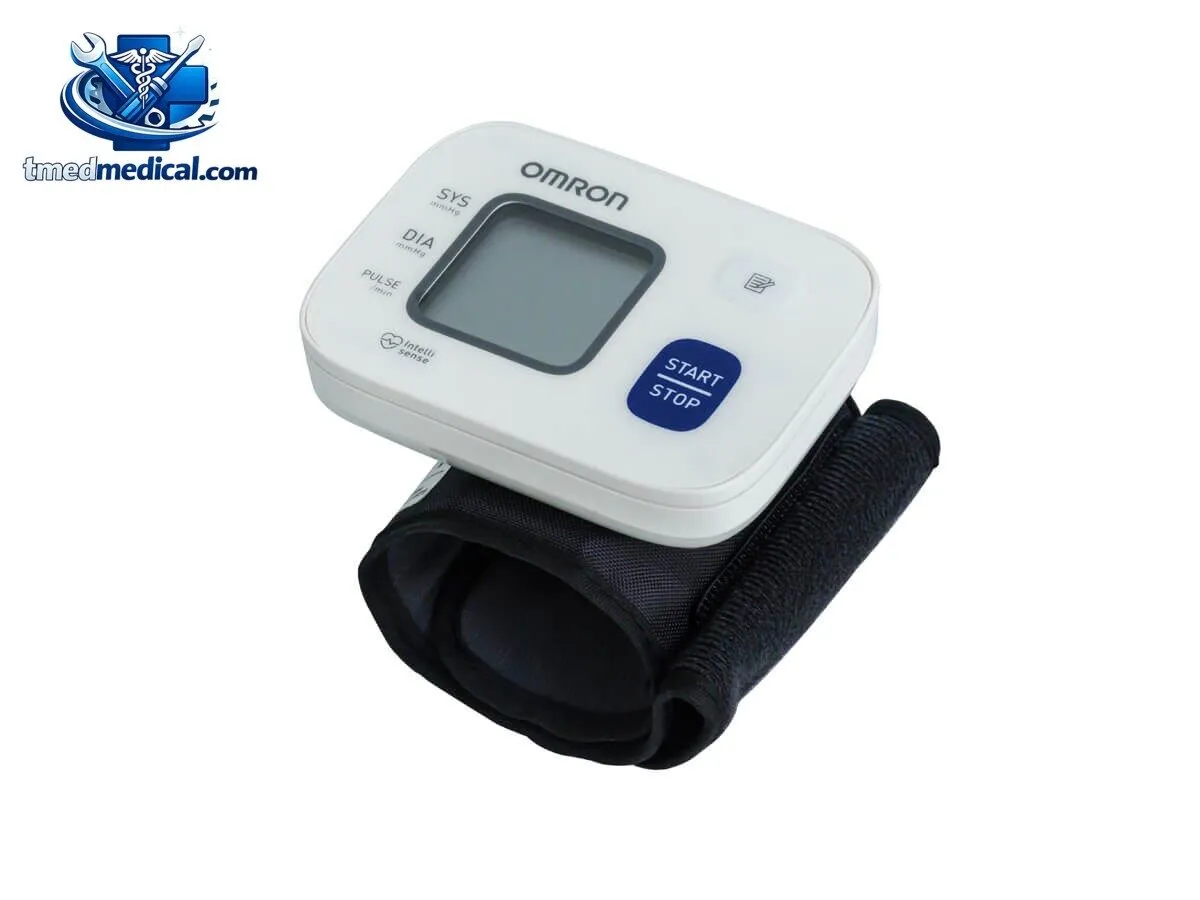 So sánh máy đo huyết áp cổ tay và bắp tay Omron về độ chính xác